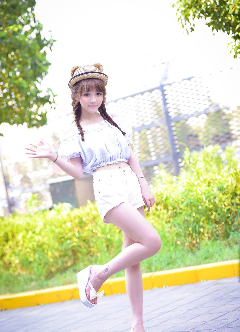 岁月极美，在于它必然的流逝。春花秋月夏日冬雪。